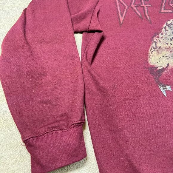 Women's Def Leppard Graphic Crewneck Sweatshirt Maroon size M - Picture 3 of 9